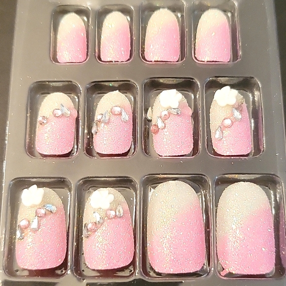 NEW Hello Halo Glam Glow & False Nails Set! - Picture 8 of 11